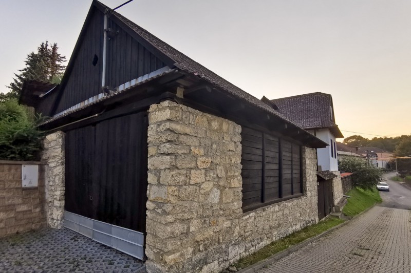 Chalupa Vítějeves - stodola (garážové stání)